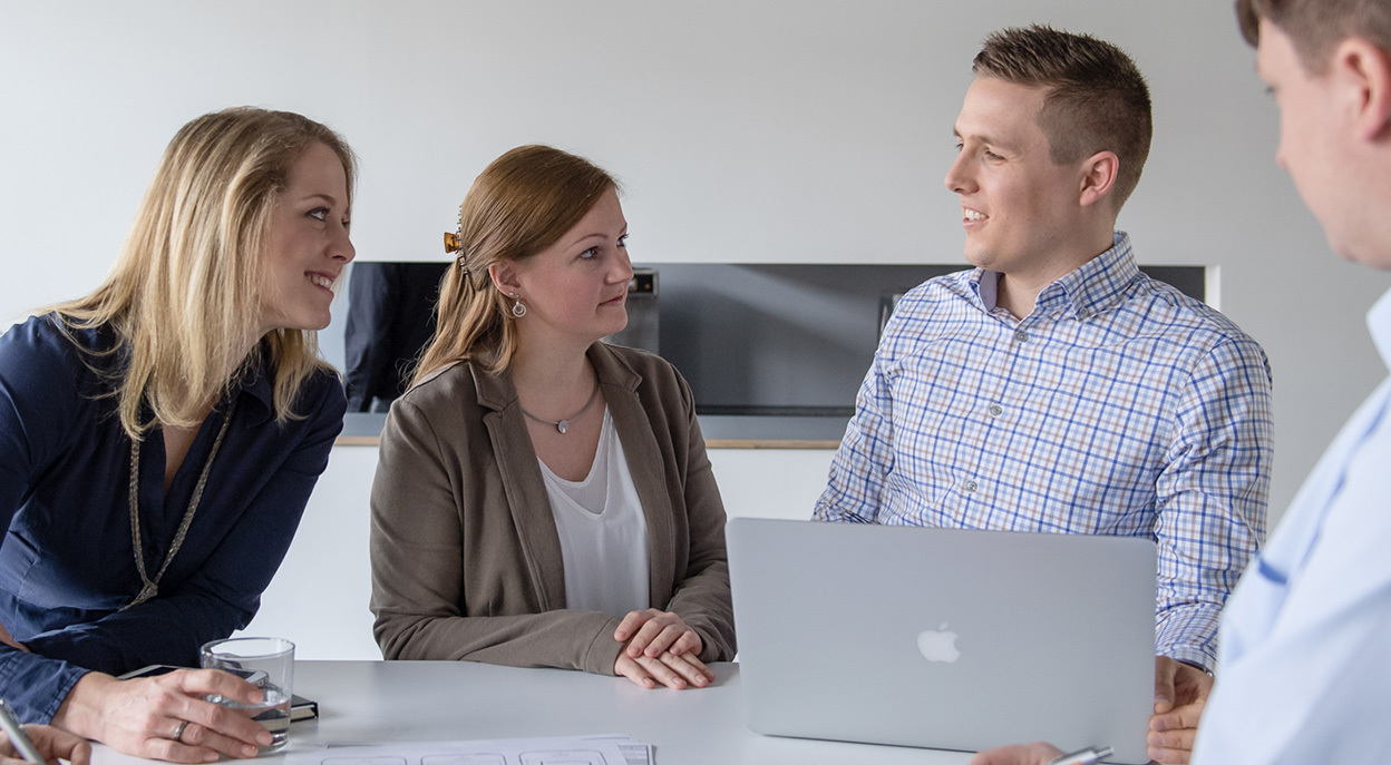 Besprechung zwischen Kolleg:innen