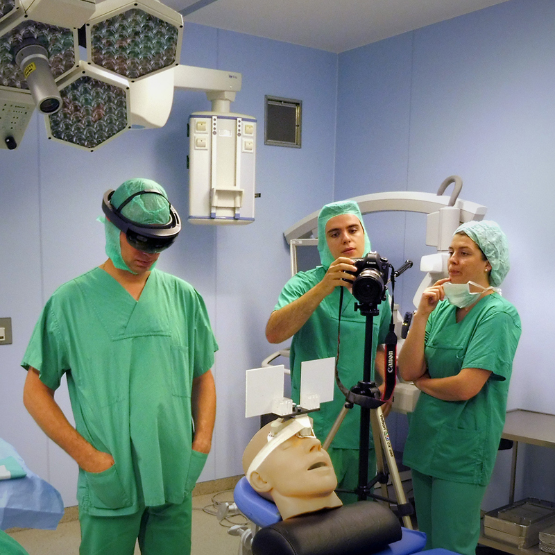 Ärzte in einem OP mit VR Brille