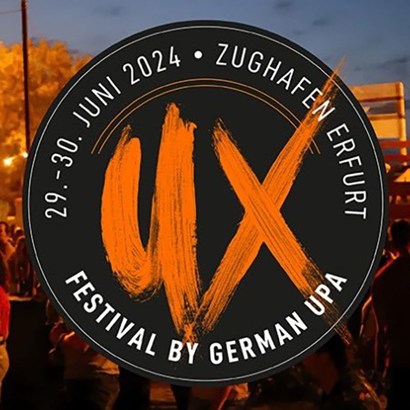 UX Festival Logo vor feiernder Gruppe